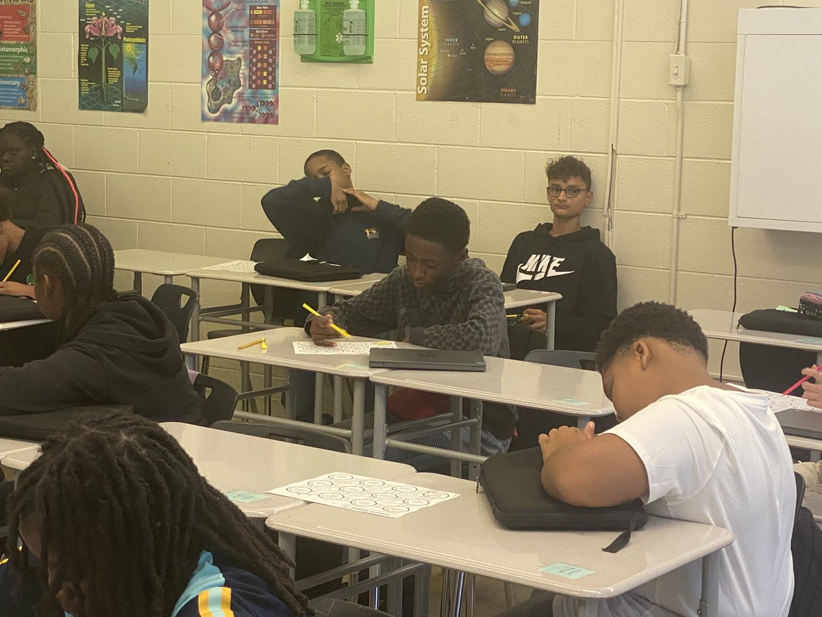 drjbg3's tweet photo. Thank you Ms. Presson for walking us around @FGwildcats!!! I love all of the positive role models that you have hired for your students! I even got to see my some of my favorite students in class!!! #SPSCreateAchievers https://t.co/Tx1UPHMXZE