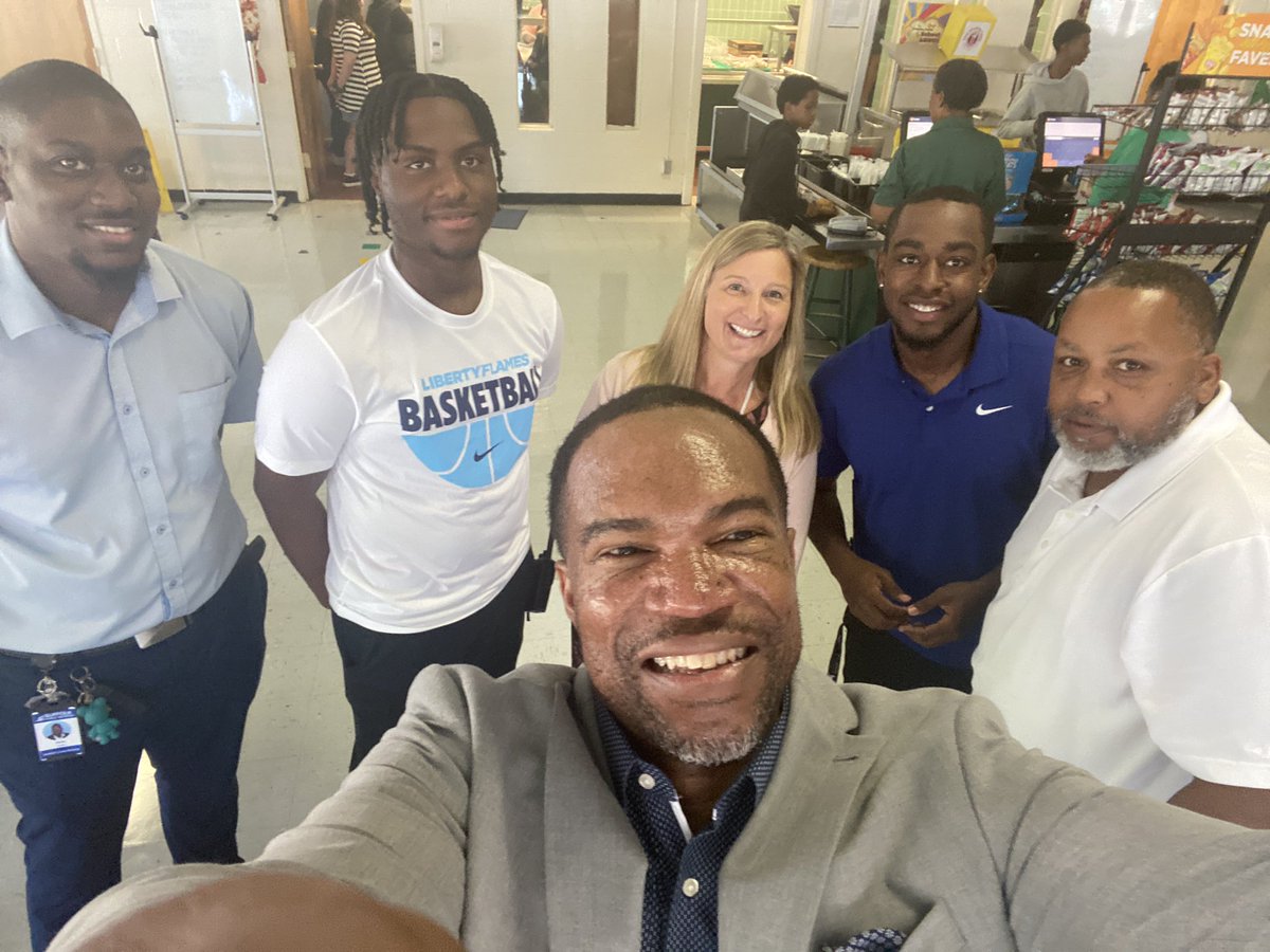 drjbg3's tweet photo. Thank you Ms. Presson for walking us around @FGwildcats!!! I love all of the positive role models that you have hired for your students! I even got to see my some of my favorite students in class!!! #SPSCreateAchievers https://t.co/Tx1UPHMXZE
