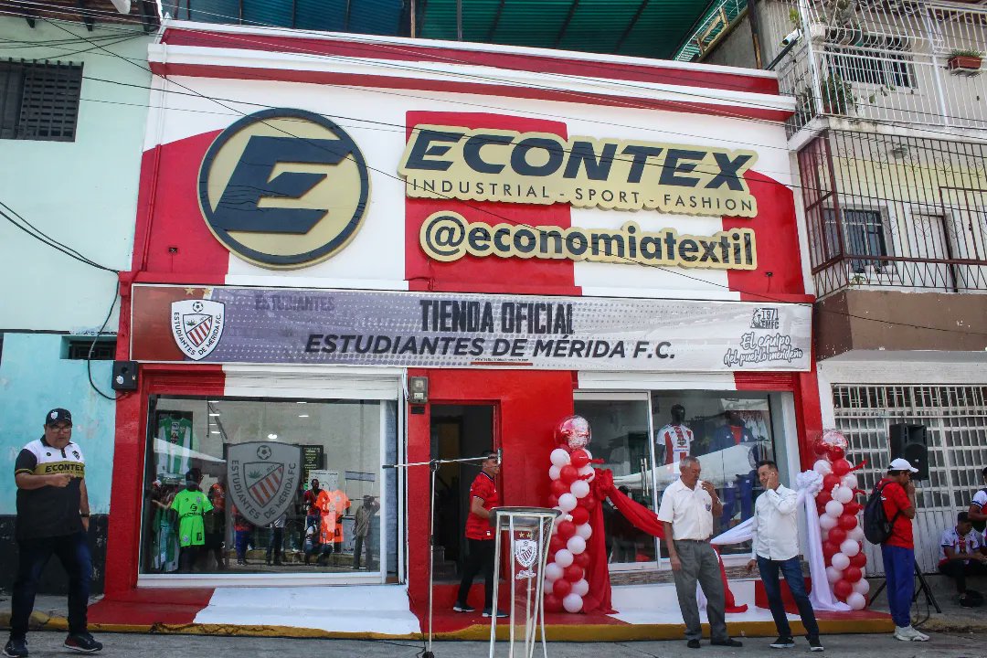 Entre música, alegría y sentimiento rojiblanco fue inaugurada nuestra tienda oficial
 😍🔴⚪🇲🇨🔝🔥

¡Desde ya pueden ir a la avenida 3 entre calles 15 y 16 del centro de Mérida a comprar toda la indumentaria rojiblanca! 🤩

#Elequipodelpueblomerideño