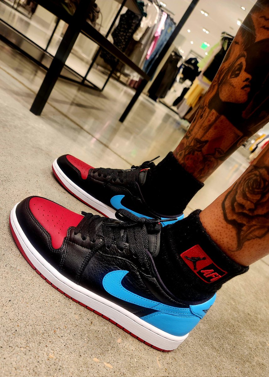 Air Jordan 1 Low OG “UNC to Chicago” 🩵🖤❤️ #nike #Jordan #sneakeraddiction #Unc #Hibbert #Chicagobulls #sneakerhead #unitedbehindsneakers #jordansock