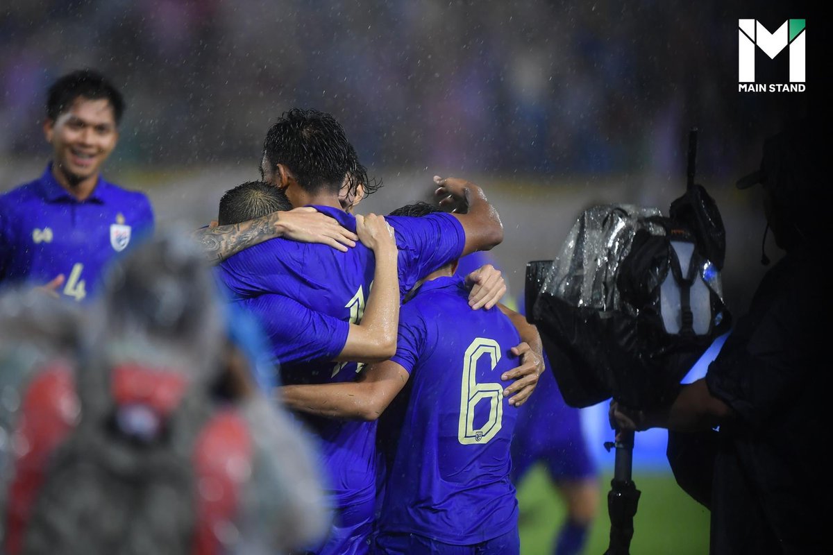 MainStand2018's tweet image. มุ้ย หมดแล้ว?

4 ปีหลังสุด ยิงในนามทีมชาติ 2️⃣0️⃣ ประตู 🔥🔥🔥

#MSShortUpdate #ช้างศึก #คิงส์คัพ #ทีมชาติไทย