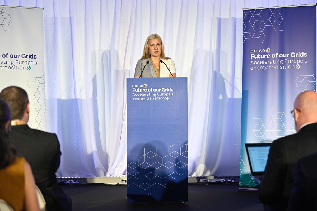 KadriSimson's tweet photo. Without a power network fit for purpose, we will not achieve our #RepowerEU goal of replacing 🇷🇺 fossil fuels nor will we reach our net-zero targets.
Therefore, the discussion today on the future of our grids & how to accelerate EU’s #EnergyTransition is essential! #FutureGridsEU https://t.co/MYN17IsHOr