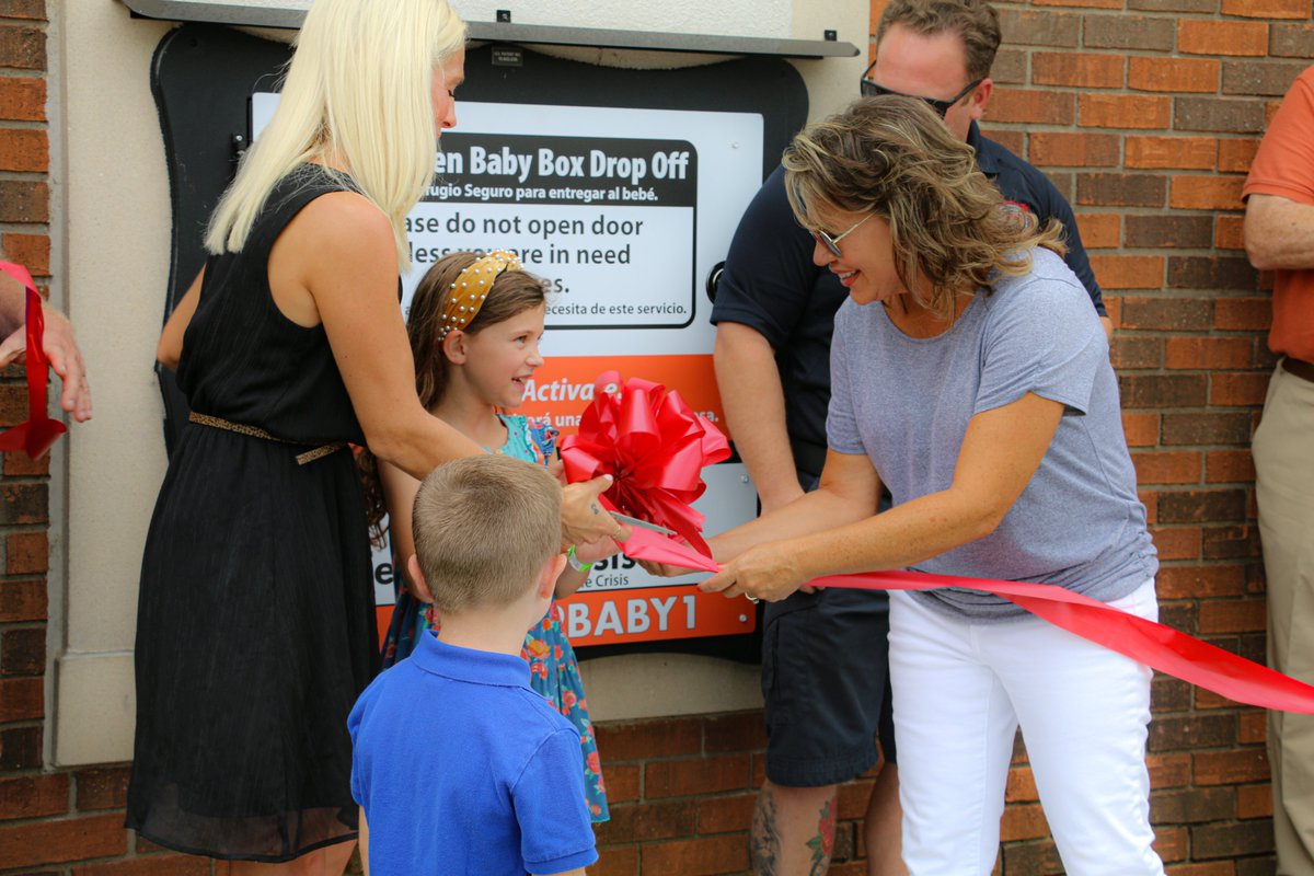 Owensboro Fire Department is now home to a #SafeHavenBabyBox. This is a safety device provided for under state’s Safe Haven Law &amp; legally permits a mother in crisis to safely, securely &amp; anonymously surrender if they are unable to care for their newborn. 

westernkycatholic.com/2023/09/06/saf…