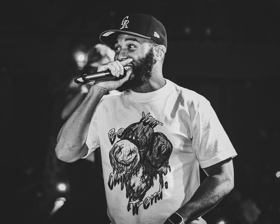 FmmProductions's tweet photo. Labor Day vibes with @theofficial112 &amp; @neef_buck. @u_me_rnb continues bring the 🔥🔥🔥🔥 #productionlife #philly https://t.co/mExk9M5slR