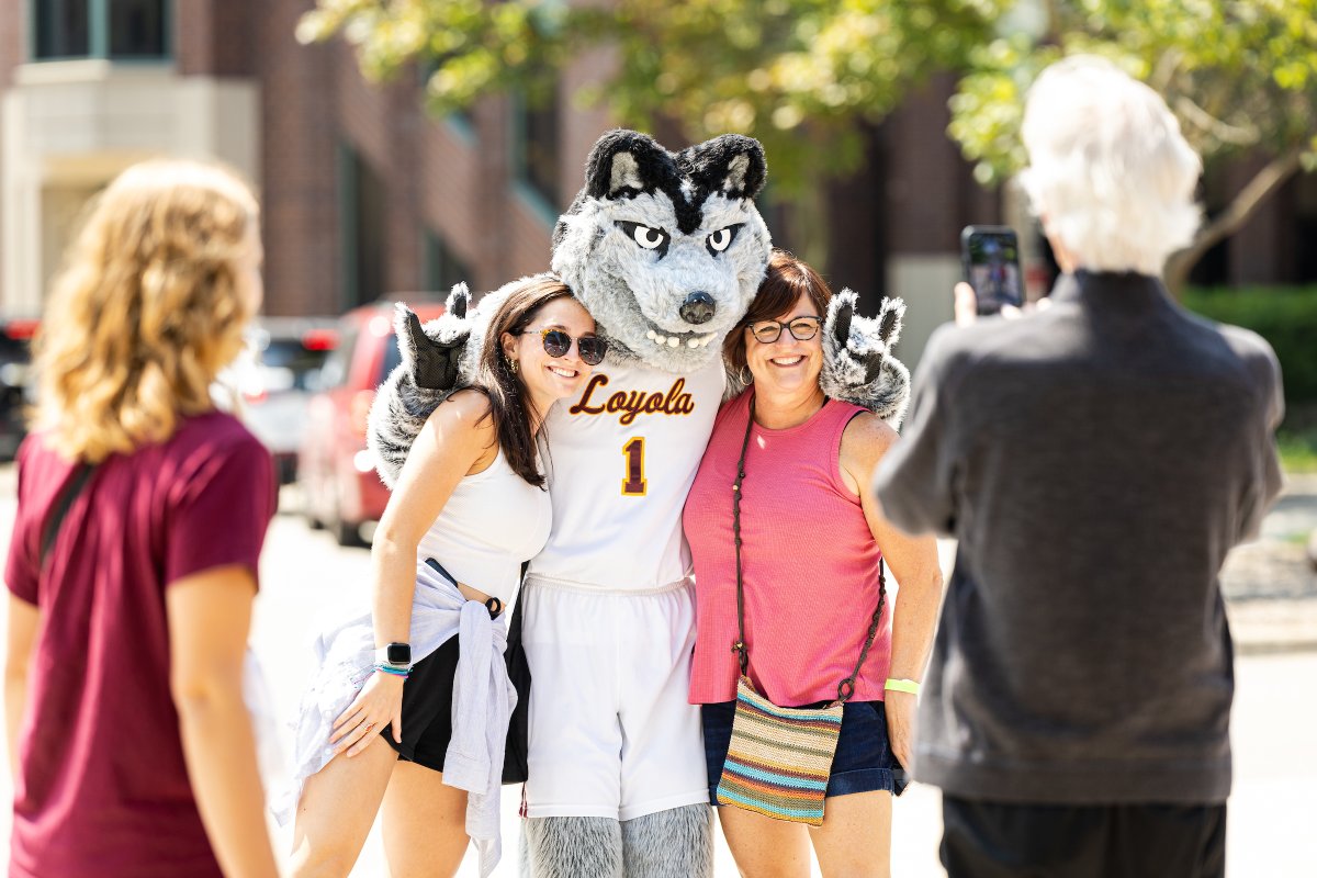 Family Weekend is fast approaching! Join us September 29 - October 1 as students and families explore and celebrate all that Loyola has to offer! Learn more and register today! luc.edu/familyweekend/