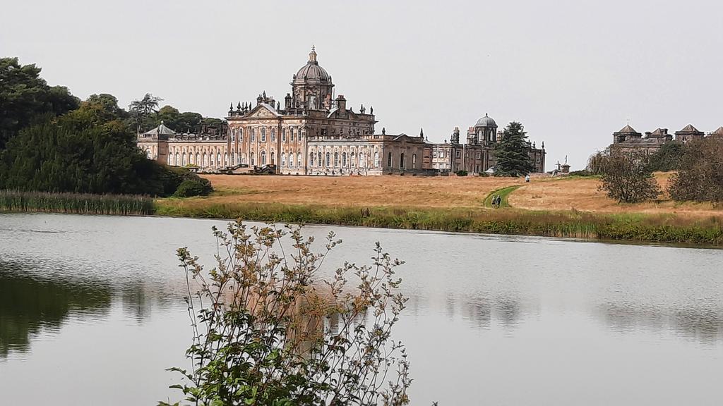 WeeJim4's tweet photo. Great day out at Castle Howard. Now back in York for a few beers. #Brideshead 😎😎 https://t.co/EAQJs3aNkp