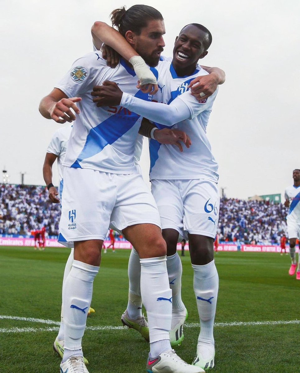 SawtAlhilal7's tweet photo. 🎙️- بيرناردو سيلفا :

اللاعبين المتواجدين في السعودية سعداء💙. https://t.co/cSXiIBgino