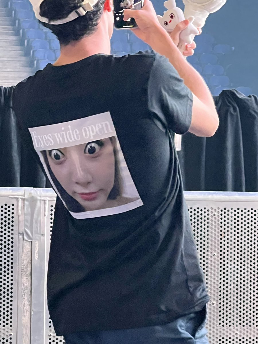 sattzuu's tweet photo. best t-shirt award https://t.co/aAn0NmbTot