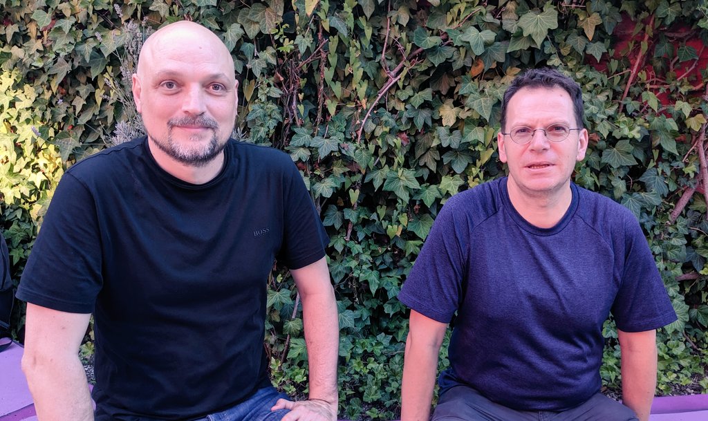 Tako kot Metelkova, sta tudi duo Silence nastala leta 1993. Logično je, da bosta obeležila obletnico v avtonomni coni. Ob 21.00 nastopita v Gala Hali, tudi s prenosom na <a href="/Val202/">Val 202</a>
