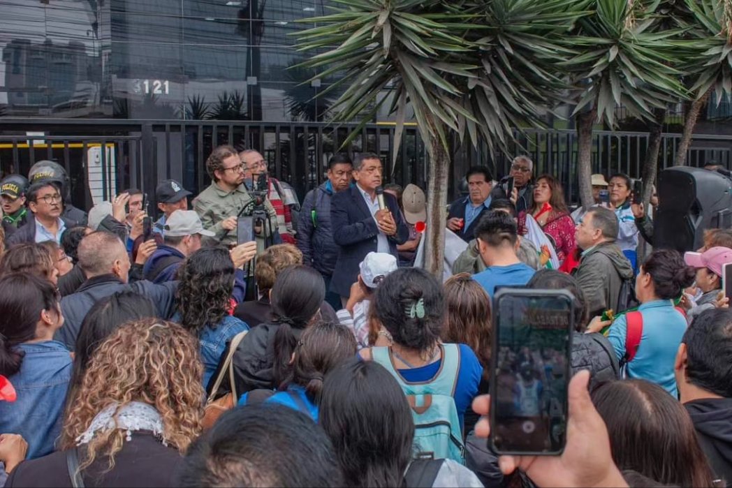 FedCut's tweet photo. 📢 ¡Aprobación del PIM 2023! ¡Ahora! ¡Ahora!
Trabajadores de @fedcut (@EsSaludPeru) realizamos plantón en @CorpFonafe exigiendo la aprobación de modificación presupuestal (#PIM2023) en lucha por cumplimiento de #CTS 276, Bono por Cierre de Pliego, pase de #CASa728, entre otros. https://t.co/MxO1oW2I4s