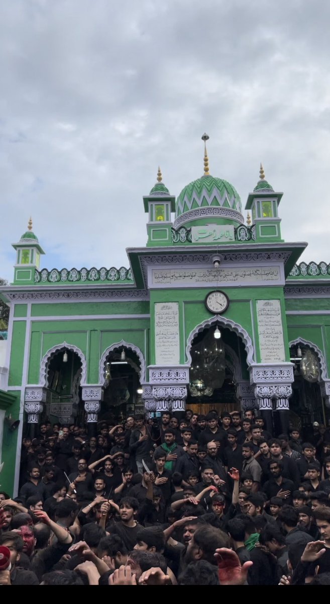 MirzaSiraj_INC's tweet image. 40th day of martyrdom of Imam Hussain (AS) - Juloos e Arbaeen 🕊️
On this solemn occasion, we gather to honor the memory of Imam Hussain (AS) and his companions who made the ultimate sacrifice for justice and truth at Karbala
Labbaik ya Hussain (AS) 
#Arbaeen #ImamHussain #Matam