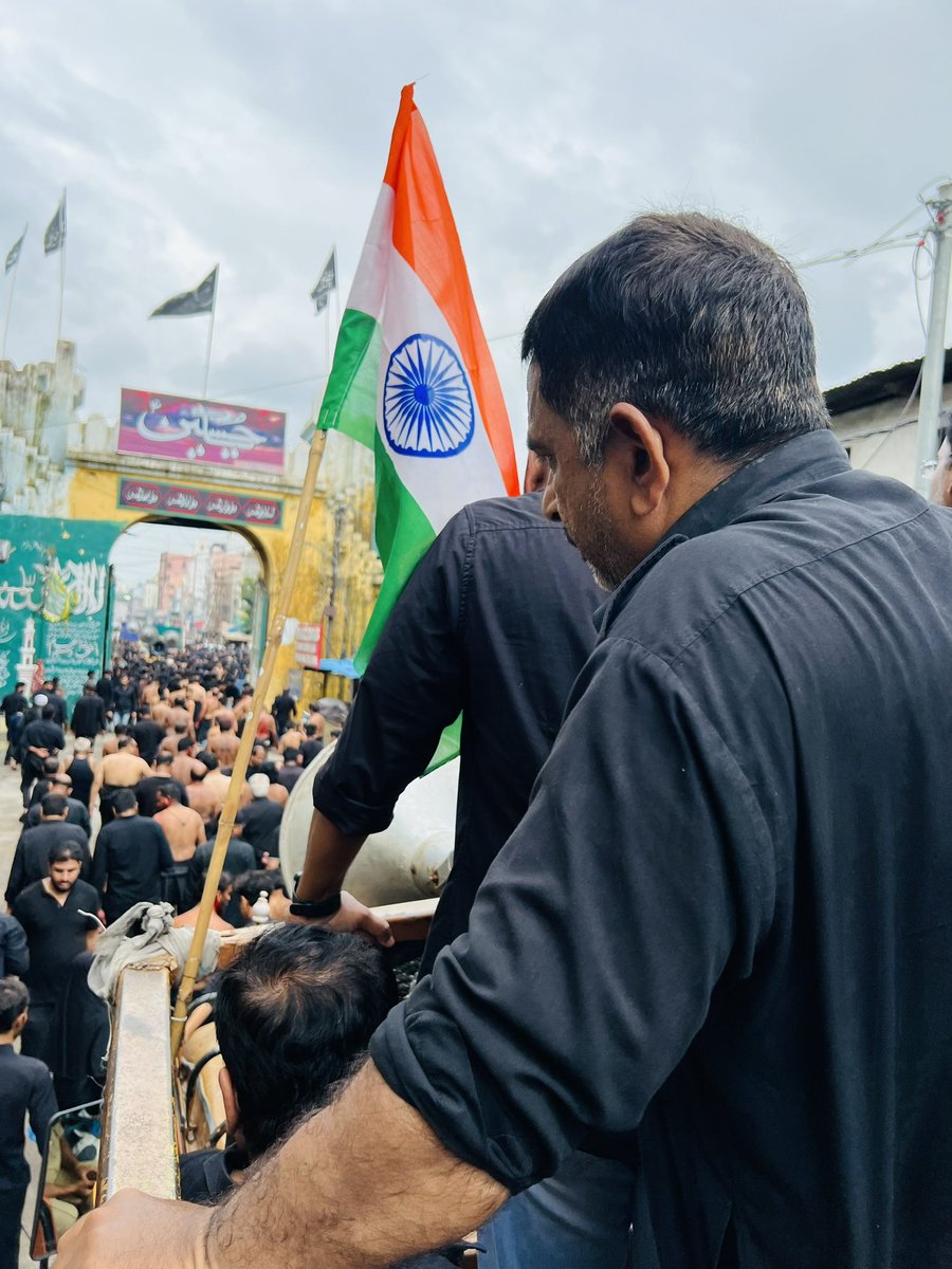 MirzaSiraj_INC's tweet image. 40th day of martyrdom of Imam Hussain (AS) - Juloos e Arbaeen 🕊️
On this solemn occasion, we gather to honor the memory of Imam Hussain (AS) and his companions who made the ultimate sacrifice for justice and truth at Karbala
Labbaik ya Hussain (AS) 
#Arbaeen #ImamHussain #Matam