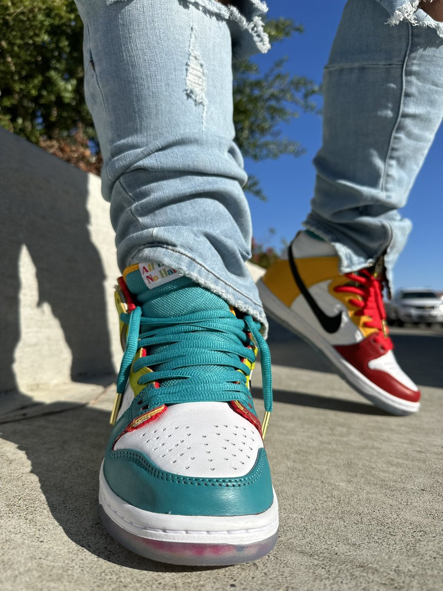 shilohnsam's tweet photo. Hats off to @froskate for these amazing dunks .. they are so versatile and the quality and details of their story shows in every part of this shoe 😍😍♥️♥️ #dunksondeck  #weekofcollabs  #nike #sneakerfreaker
#solecollectors  #snkrskickcheck #snkrsliveheatingup 
 #MillerApproved https://t.co/HVHZTmR5tx