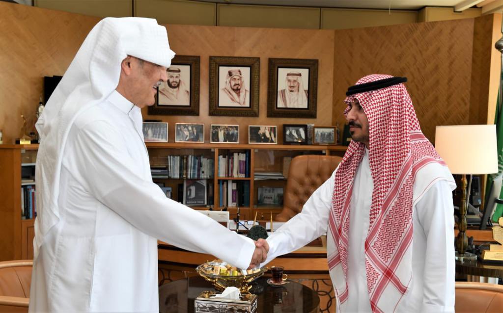 g_b21's tweet photo. تشرفت أن تم تكريمي من قبِل معالي السفير/ أسامه بن احمد نقلي 

  @OsamaNugali  سفير خادم الحرمين الشريفين لدى القاهرة والمندوب الدائم لدى جامعة الدول العربية .

ويأتي هذا التكريم بعد جد واجتهاد دام لأكثر من 6 سنوات في دراسة الكيمياء العضوية من مدرسة العالم الجليل الاستاذ الدكتور احمد زويل اول عربي يحصل على جائزة نوبل في العلوم . 

وقد كان لي الشرف أن يصلني من معالي السفير / أسامة بن أحمد نقلي تهنئة القيادة حفظها الله تعالى ومن معاليه 
وأشكر معاليه كل الشكر على هذا التكريم الذي يعني لي الشي الكثير 

اليوم أحمل حلمي وطموحي في يدي ذاهباً به الى أرض الوطن بعد أن فقدت والدتي في منتصف اغسطس الماضي ، كم تمنيت ان تكون معي اليوم للفرح في هذا الانجاز الذي طالما حلمنا به سوياً ولكن شائت الاقدار أن يضيفها الله عنده رحمها الله تعالى رحمةً واسعة وجعل قبرها روضةً من رياض الجنة 

متمنياً أن أحضى بتوجيه من وزارة التعليم والسماح لي في تطبيق ابحاثي في إحدى الجامعات السعودية وذلك بعد نشري 6 ابحاث في مجلات مرموقه دولية 

https://t.co/vah9BO8yyL

تجدونها في الرابط اعلاة 

التي تختص في الطاقة المتجددة والكثير من التطبيقات الصناعية والتجارية وكيفية استخدامها في مملكتنا الحبيبة 

وكل الشكر لمولاي خادم الحرمين الشريفين الملك سلمان بن عبدالعزيز حفظه الله ورعاه 
ومولاي صاحب السمو الملكي الامير/ محمد بن سلمان بن عبدالعزيز ولي العهد رئيس مجلس الوزراء حفظه الله ورعاه 

والشكر موصول لمملكتنا الحبيبة ممثلةً في وزارة التعليم بما قدمته لنا طيلة السنوات الماضية من دعم في شتى المجالات 

@minister_moe_sa 
@mohe_sa 
@vice_higher_edu