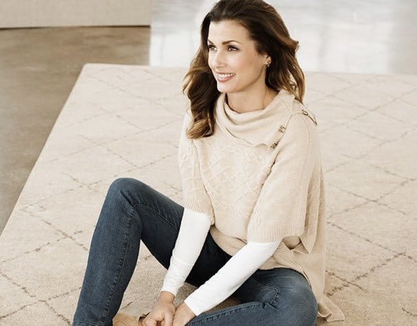 bridgetmoynahan's tweet photo. Thinking about cooler days and warmer clothes #tbt #heatwave #nycheatwave https://t.co/jXkyJXNi0i