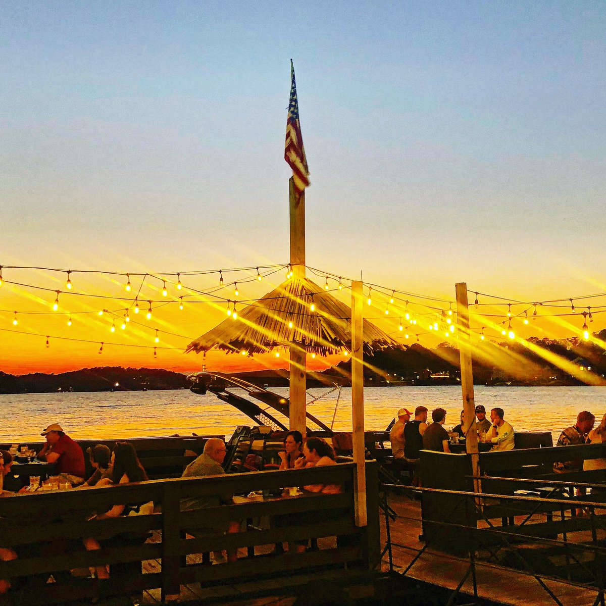 Sunset Over Lake Hamilton…
#summer #love #datenight #sunset #lake #dinner #view #travelblogger #roadtrip #vacation #amex #skymileslife #lakelife #weekend #lakehamilton #hotsprings #arkansas