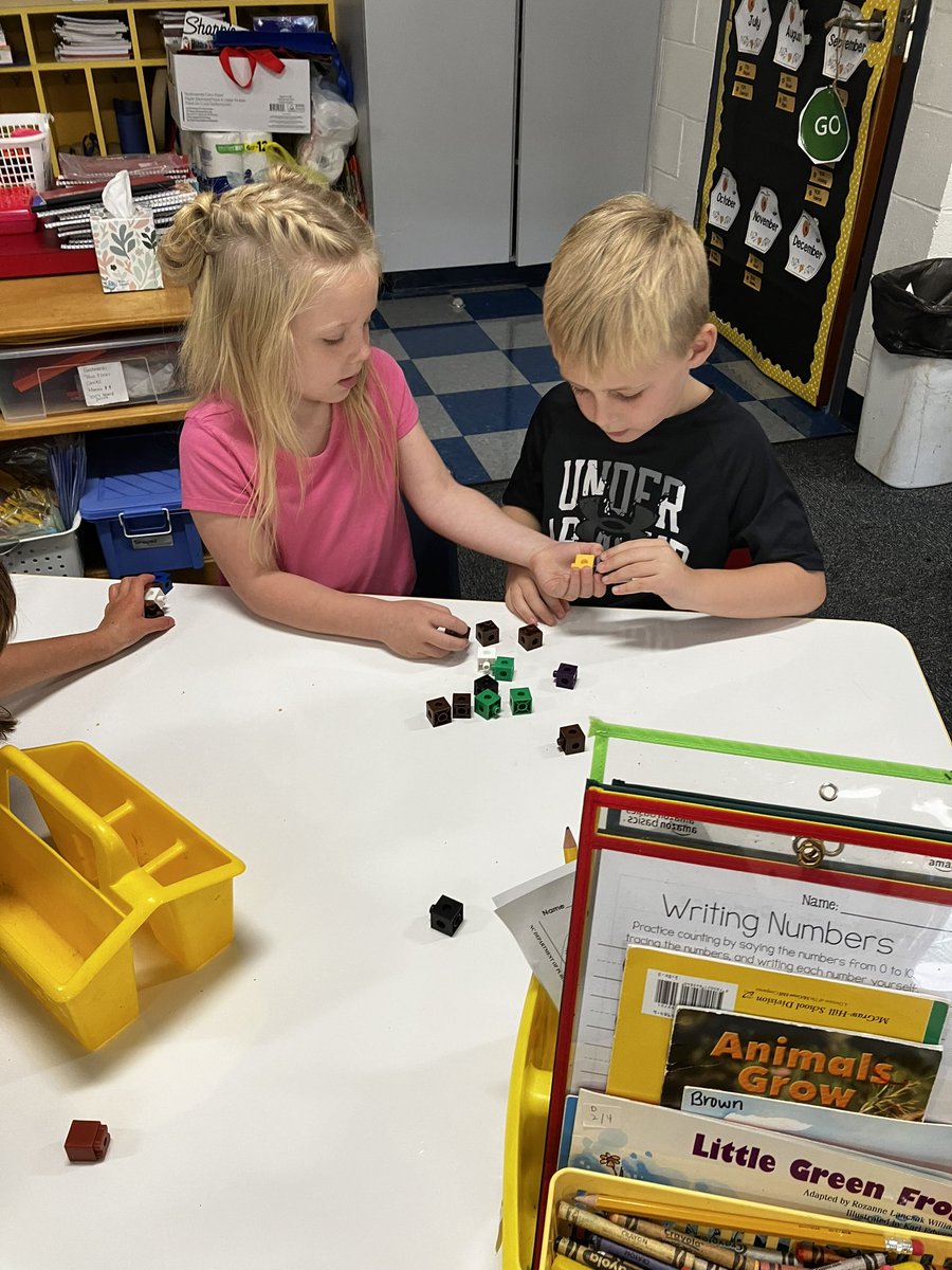 mrsbrownskclass's tweet photo. Mathematicians work together! Learning how to work as a team and build a tower taller than a box. #onechatham https://t.co/UablZycrIr