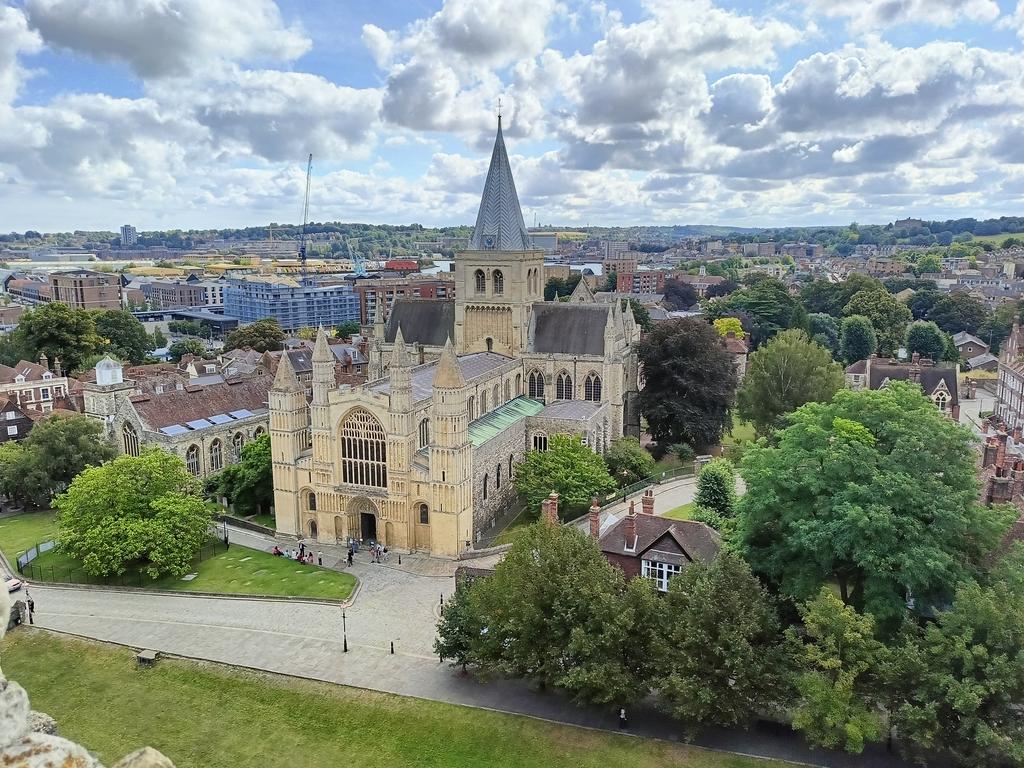 CerulloCerullo's tweet photo. The beautiful town of #Rochester UK https://t.co/cH7Ns6ltaI