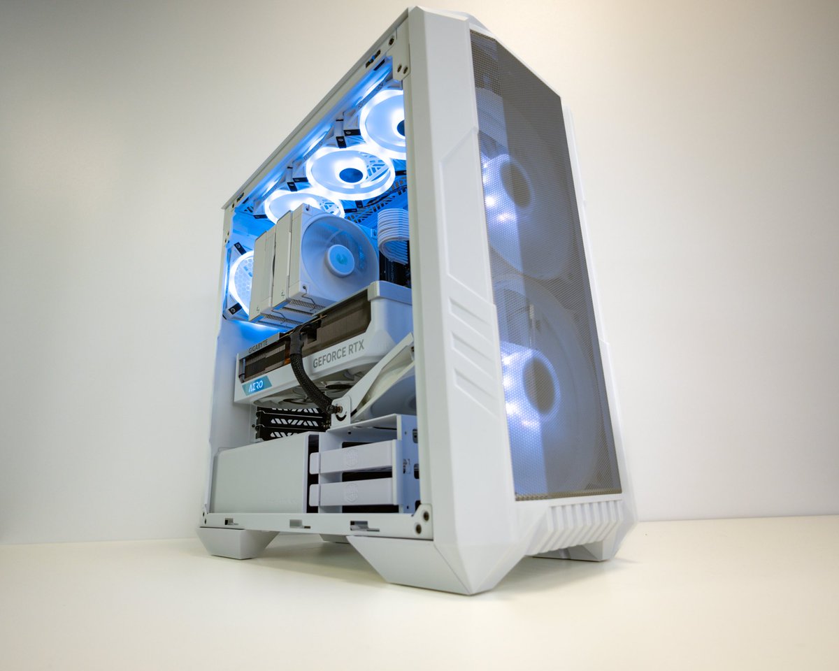 update_info63's tweet photo. Magnifique Ordinateur full white⚪️
@AORUS_France @coolermasterfr 
Nous restons disponibles pour plus d’informations!
🎯 17 rue de sarlieve, 63800 Cournon d’Auvergne
📞04.73.84.30.75
Notre site Internet🔜 https://t.co/P0gRwWRoFM https://t.co/tk7YgQQOVD