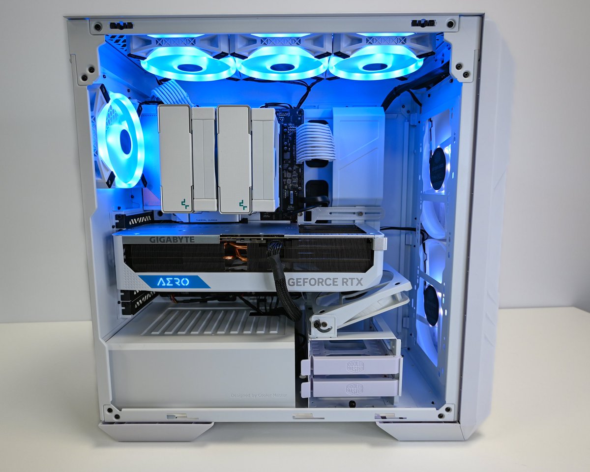 update_info63's tweet photo. Magnifique Ordinateur full white⚪️
@AORUS_France @coolermasterfr 
Nous restons disponibles pour plus d’informations!
🎯 17 rue de sarlieve, 63800 Cournon d’Auvergne
📞04.73.84.30.75
Notre site Internet🔜 https://t.co/P0gRwWRoFM https://t.co/tk7YgQQOVD