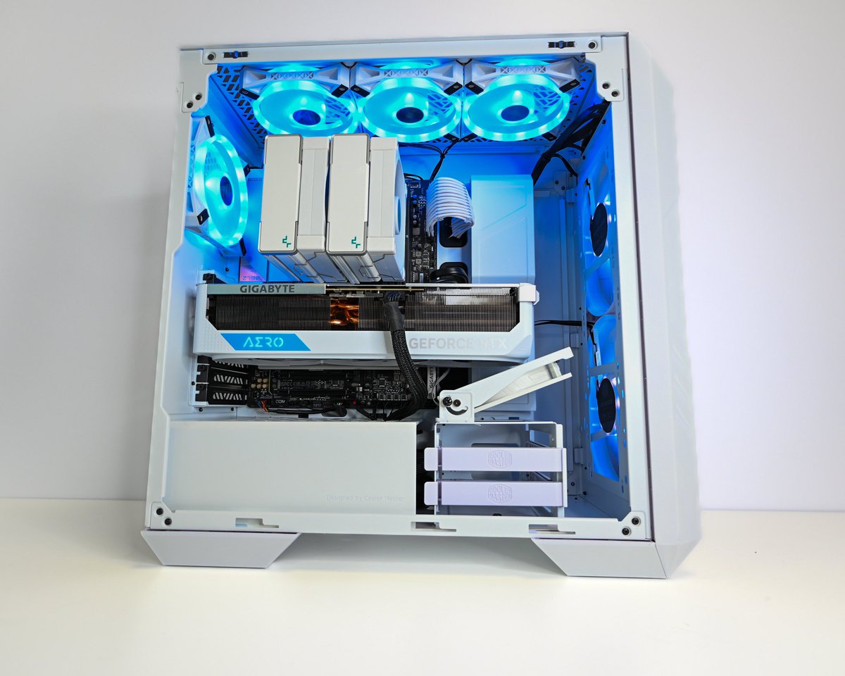 update_info63's tweet photo. Magnifique Ordinateur full white⚪️
@AORUS_France @coolermasterfr 
Nous restons disponibles pour plus d’informations!
🎯 17 rue de sarlieve, 63800 Cournon d’Auvergne
📞04.73.84.30.75
Notre site Internet🔜 https://t.co/P0gRwWRoFM https://t.co/tk7YgQQOVD
