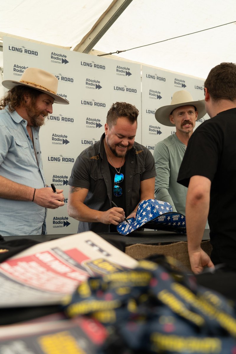 EliYoungBand's tweet photo. Still thinking about our UK shows last week! Back to Texas this week… see y’all soon! #BreakUpInABarTour
📸 @dobbyiam https://t.co/aqVOTWCYyY