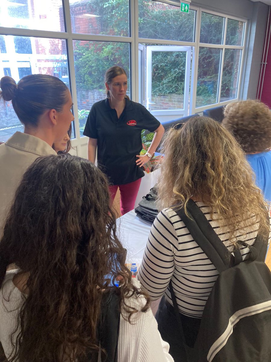 UTU_edu's tweet photo. Great to meet the #TeachersOfTomorrow at the Queen's University Belfast #PGCE event this afternoon.

Teacher Unions working together - ready to meet and support our #teachersoftomorrow #futureinteaching https://t.co/TGFlYTGrMo