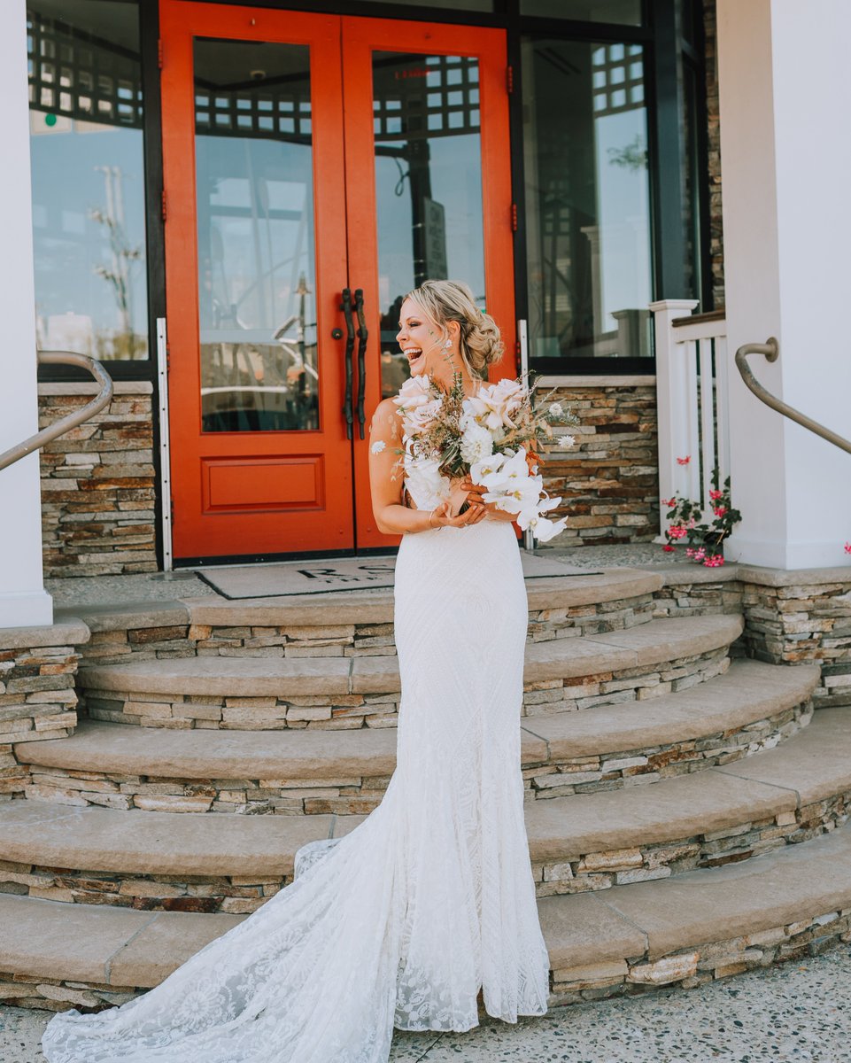 TheReedsResort's tweet photo. Blooming with happiness on this unforgettable day with Heather + Chris 💐 

💌Let’s talk sales@reedsresort.com 

📸 @MLEPictures https://t.co/olwndIQQsr