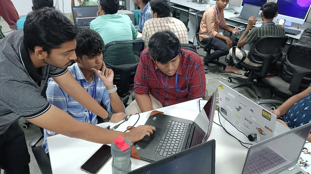 MelvinSajith's tweet photo. I'm thrilled to share the success of our recent event: the Arduino Workshop for First-Year Students! #robotics #arduino @priotx
Under the banner of the IoT and Robotics Club at @karunyauniv and @KarunyaHacks, my team and I had the privilege of conducting this workshop. https://t.co/oShoxu239G