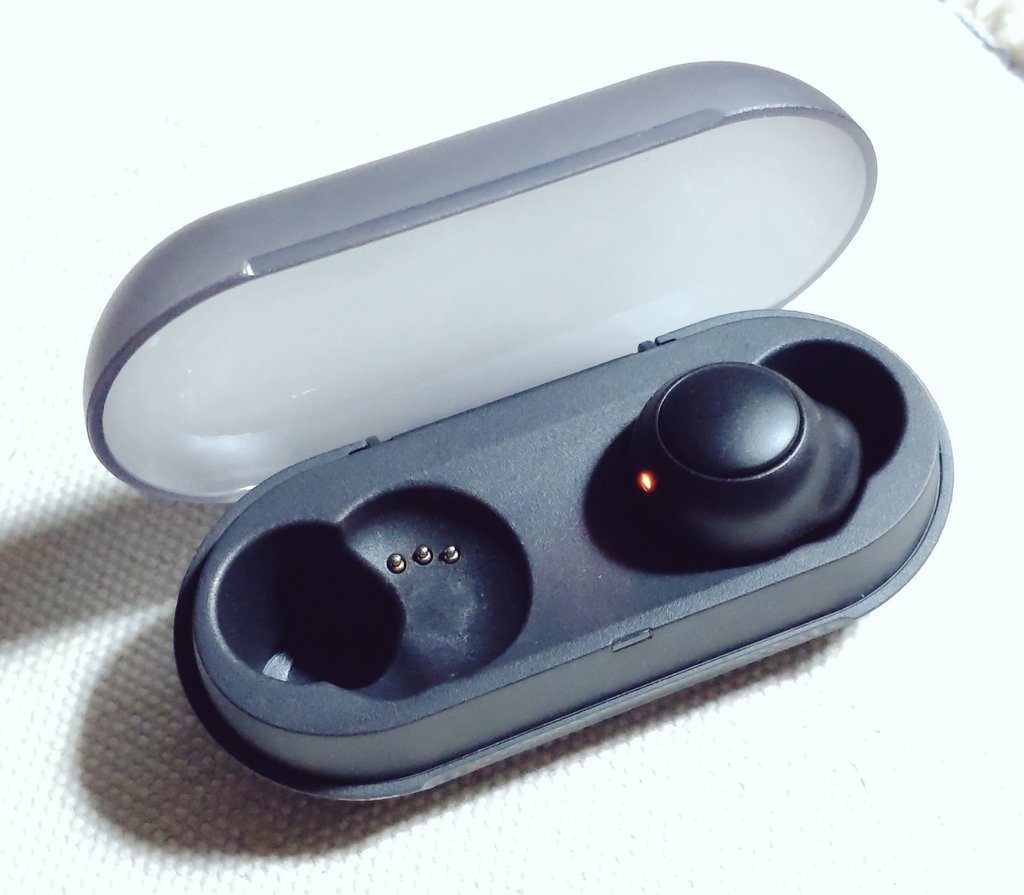 「ワイヤレスイヤホン最高だぁ……届いた色はブラックでした!今までオーディオ機器は全」|325のイラスト