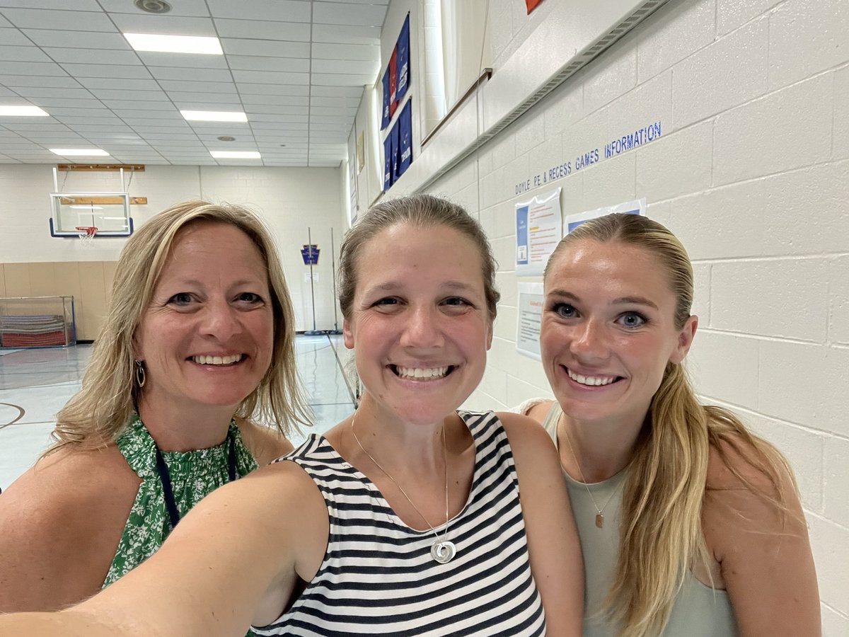 CBDoyleElem's tweet photo. Three generations of teachers, students, and now colleagues! Mrs Fantaskey had Mrs. Emmett as a student in 6th grade at Butler. Mrs. Emmett had Miss Spratt as a 5th grade student at Groveland. Now weโre all together as Soaring Eagles! #CBSDProud https://t.co/Cs9Gef4Syy