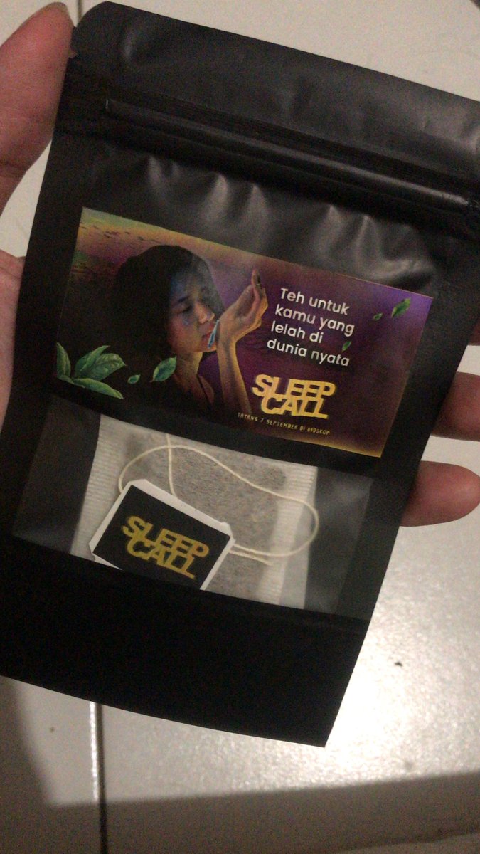 VincentJose's tweet image. 👩🏻 Tumben nggak ngopi?
👦🏻 Nge-teh gw sekarang 😌

#SleepCall now showing in theatres!