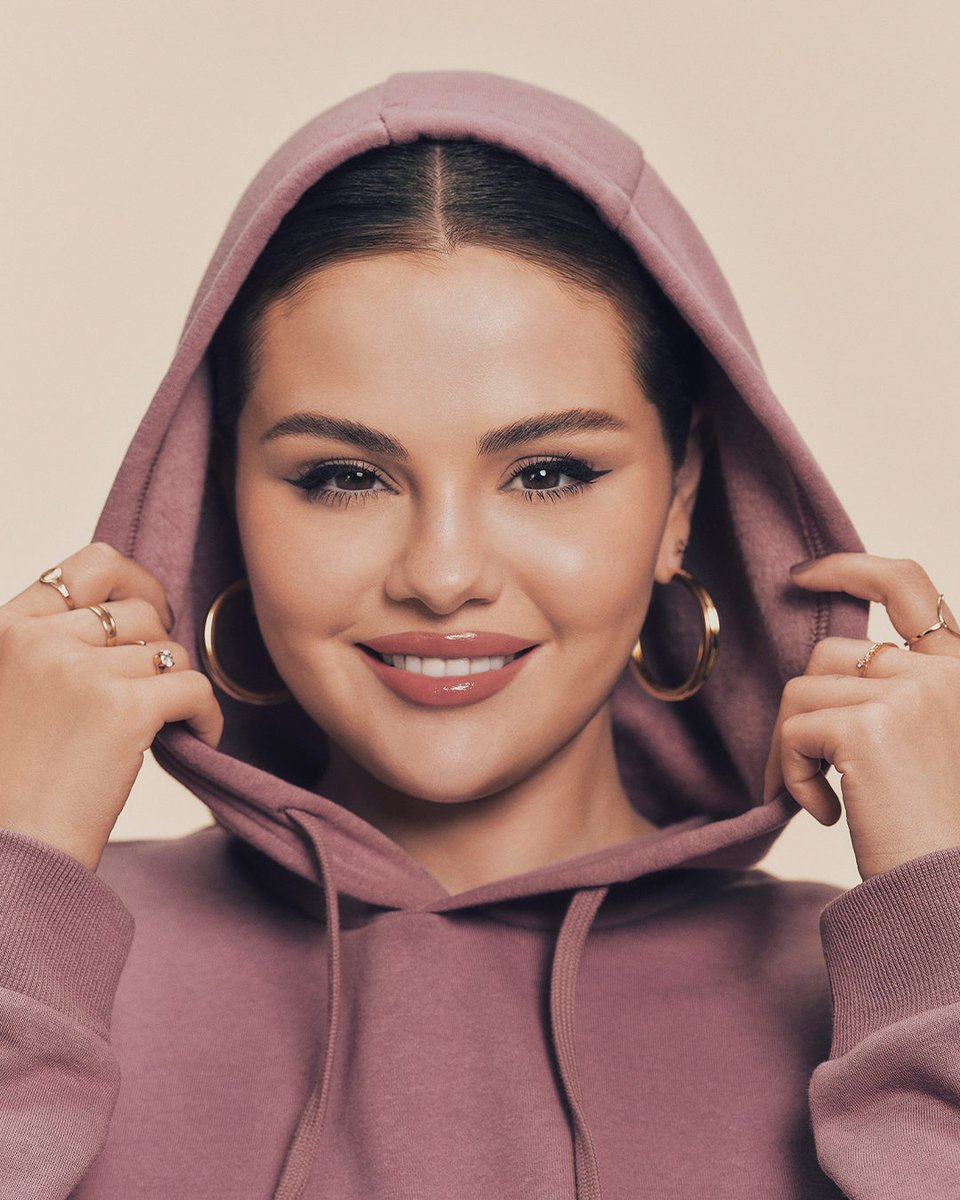rarebeauty's tweet photo. If there’s one thing about us, we like to be comfy and cozy all year long.

The brand new, super soft and warm limited-edition Comfy Hoodie and Sweatpants are NOW available exclusively on https://t.co/PNnpE4XHGz https://t.co/9pd1CRqS86
