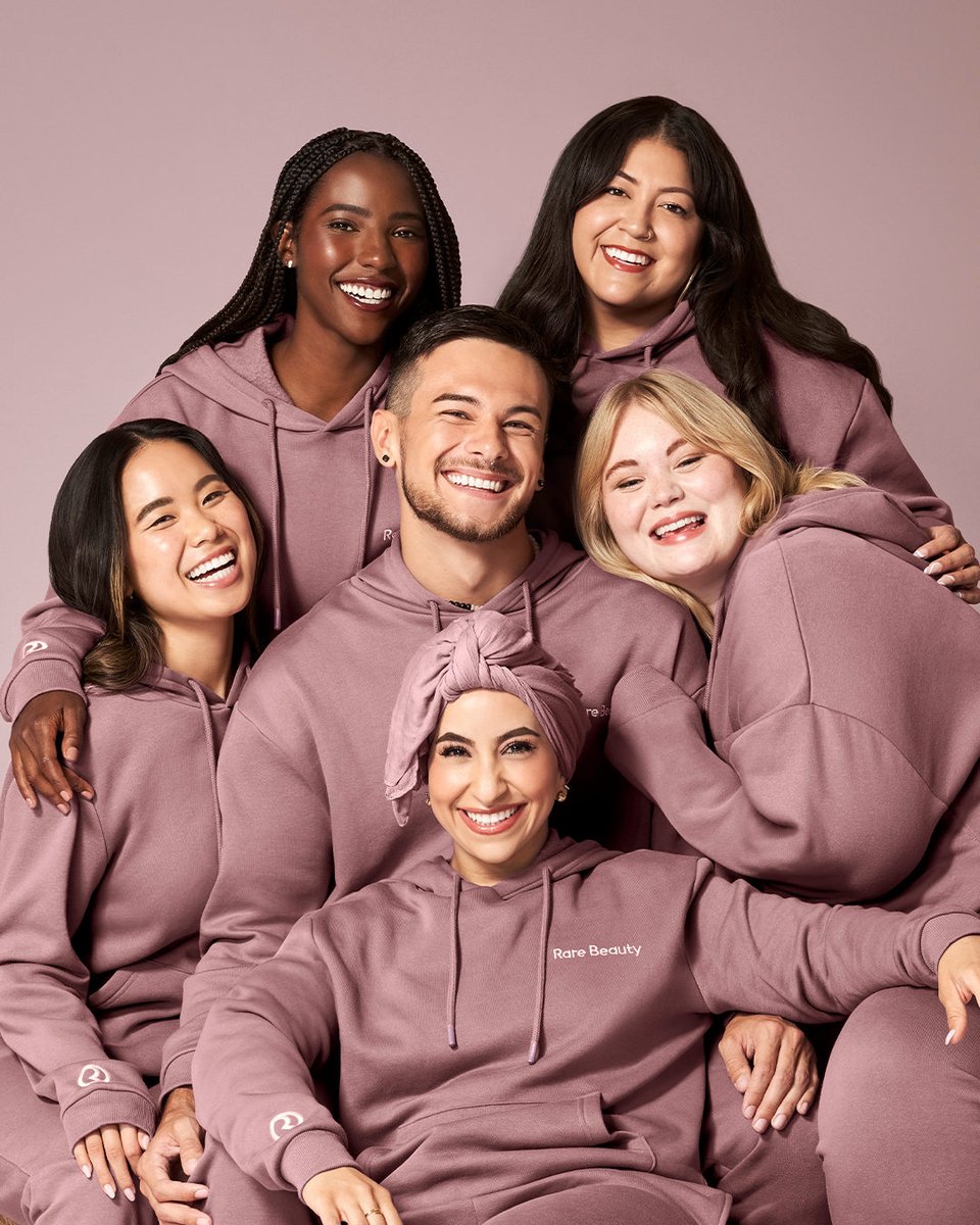 rarebeauty's tweet photo. If there’s one thing about us, we like to be comfy and cozy all year long.

The brand new, super soft and warm limited-edition Comfy Hoodie and Sweatpants are NOW available exclusively on https://t.co/PNnpE4XHGz https://t.co/9pd1CRqS86