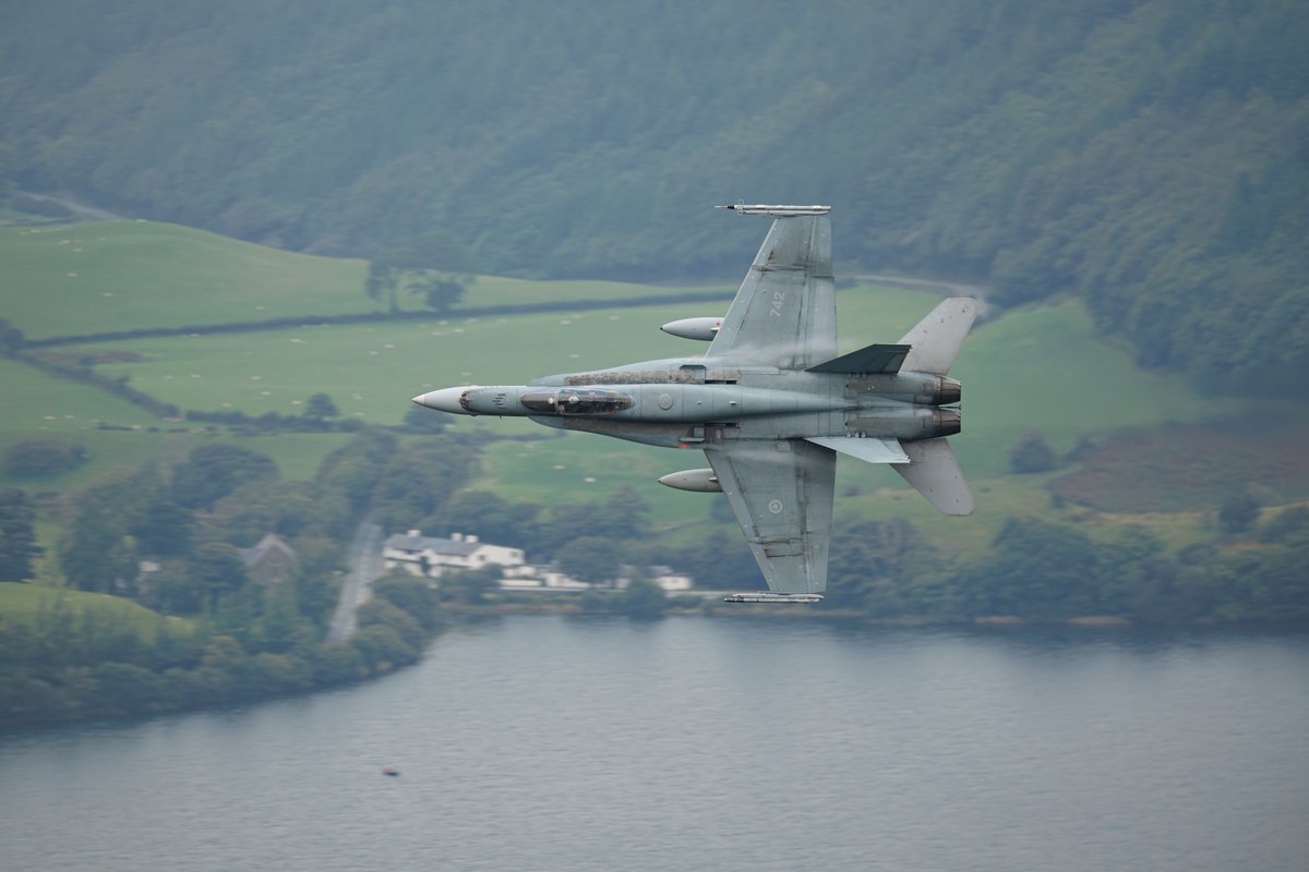 Great to catch the #RCAF CF-18 pilots conducted low  level flying during Ex #CobraWarrior 🇬🇧 while training in a simulated combat environment alongside #NATO Allies and partners. #machloop #wales #lowfly @RCAF_ARC @CFOperations