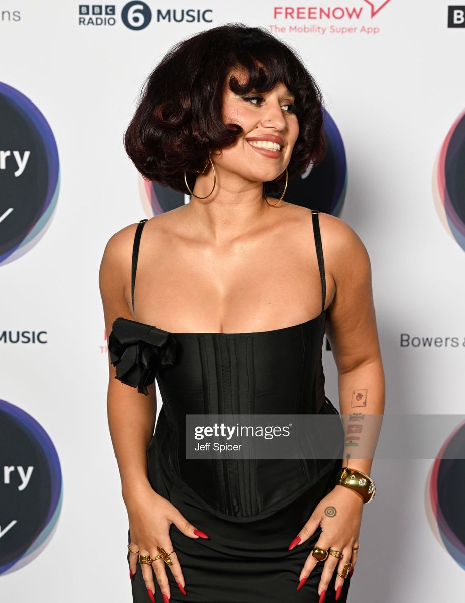 RayeUpdate's tweet photo. 📸 Raye attends The Mercury Prize 2023 awards show today. https://t.co/I7SufPMgkR