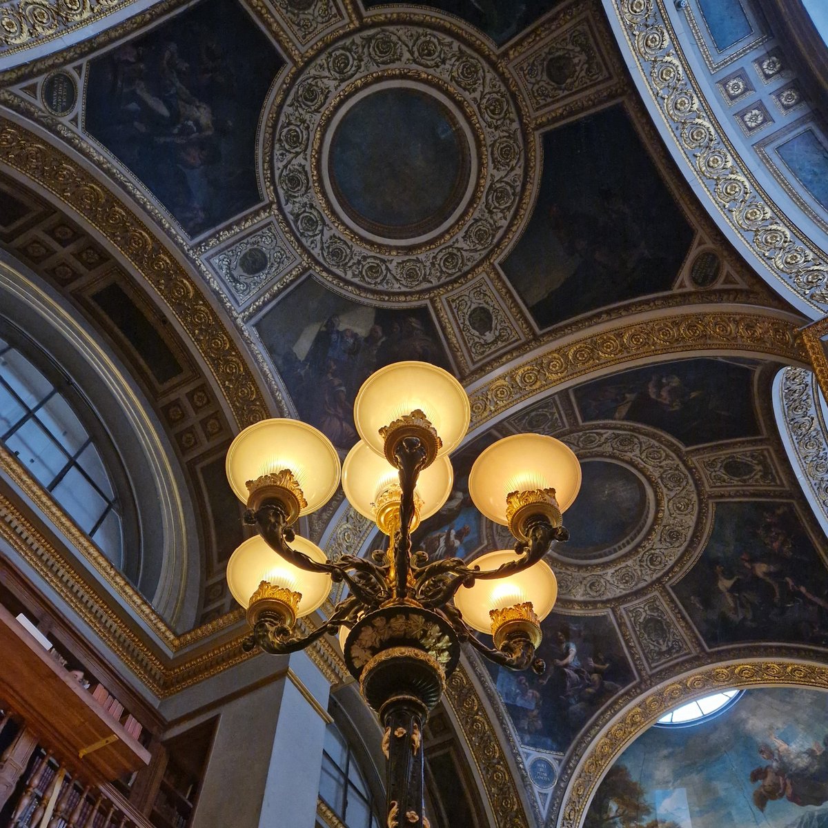 Sylvie_Latina_5's tweet image. Un endroit où il fait bon lire...
#bibliothèque 
#AssembléeNationale 
#VisitePrivée