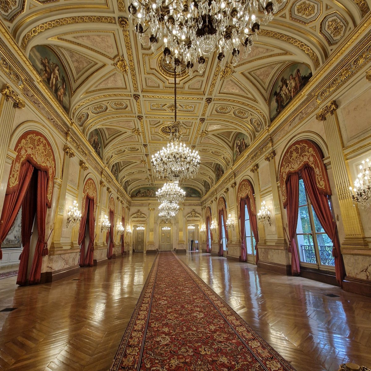 Sylvie_Latina_5's tweet image. Un endroit où il fait bon lire...
#bibliothèque 
#AssembléeNationale 
#VisitePrivée