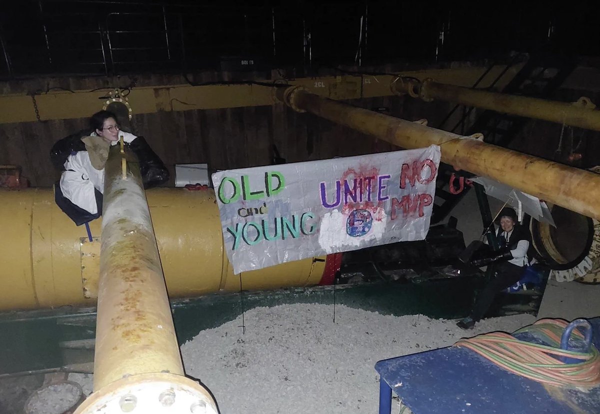 Scientist Rebellion (@scientistrebel1) on Twitter photo ++BREAKING++
Dr Rose Abramoff @ultracricket of <a href="/ScientistRebel1/">Scientist Rebellion</a> & activists from <a href="/stopthemvp/">Appalachians Against Pipelines</a> & Rocking Chair Rebellion are blocking the Mountain Valley Pipeline drill in West Virginia US. This may be the first US Climate Scientist to risk felony charges to fight climate breakdown ++BREAKING++
Dr Rose Abramoff @ultracricket of <a href="/ScientistRebel1/">Scientist Rebellion</a> & activists from <a href="/stopthemvp/">Appalachians Against Pipelines</a> & Rocking Chair Rebellion are blocking the Mountain Valley Pipeline drill in West Virginia US. This may be the first US Climate Scientist to risk felony charges to fight climate breakdown