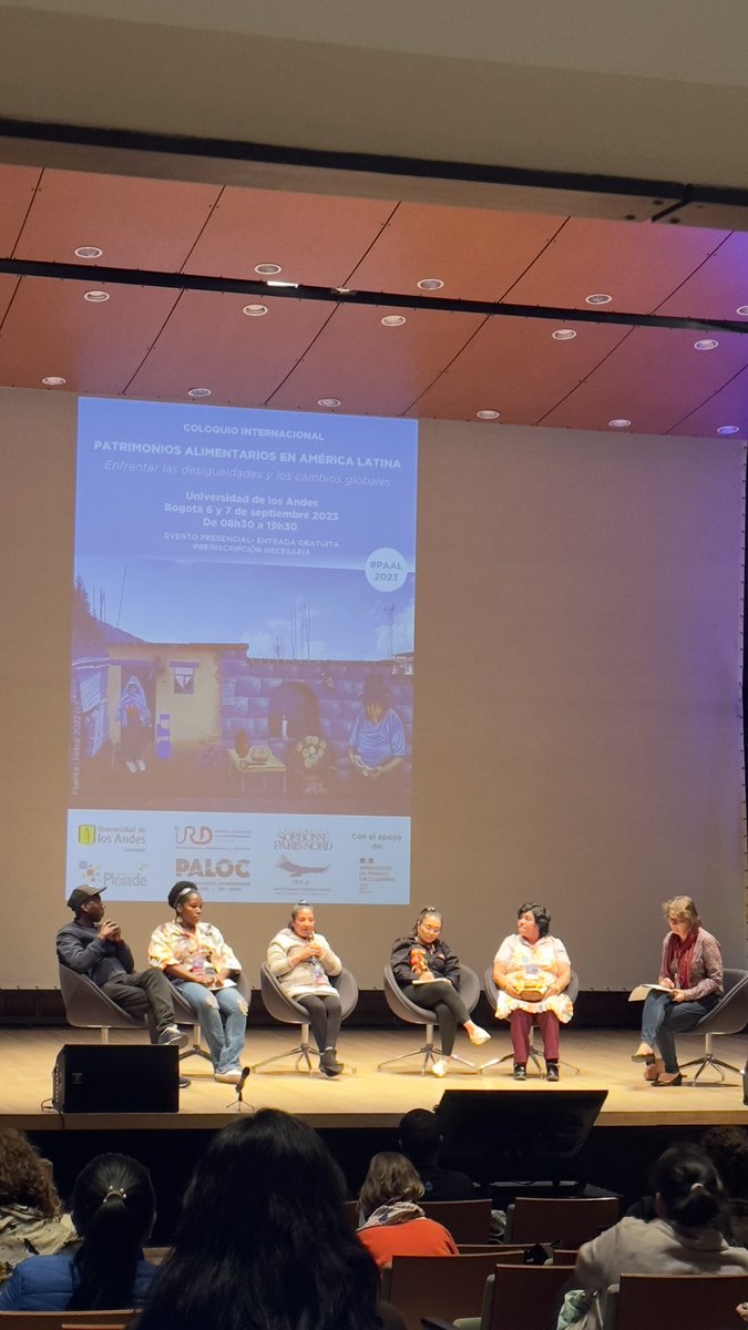 Un conversatorio directamente con las comunidades de la Sabana de Bogotá, las comunidades del Pacífico y del Amazonas 🍽️🍃… “La academia debe salir de sus cuatro paredes y conocer el territorio” #PAAL2023 <a href="/Uniandes/">Uniandes</a>