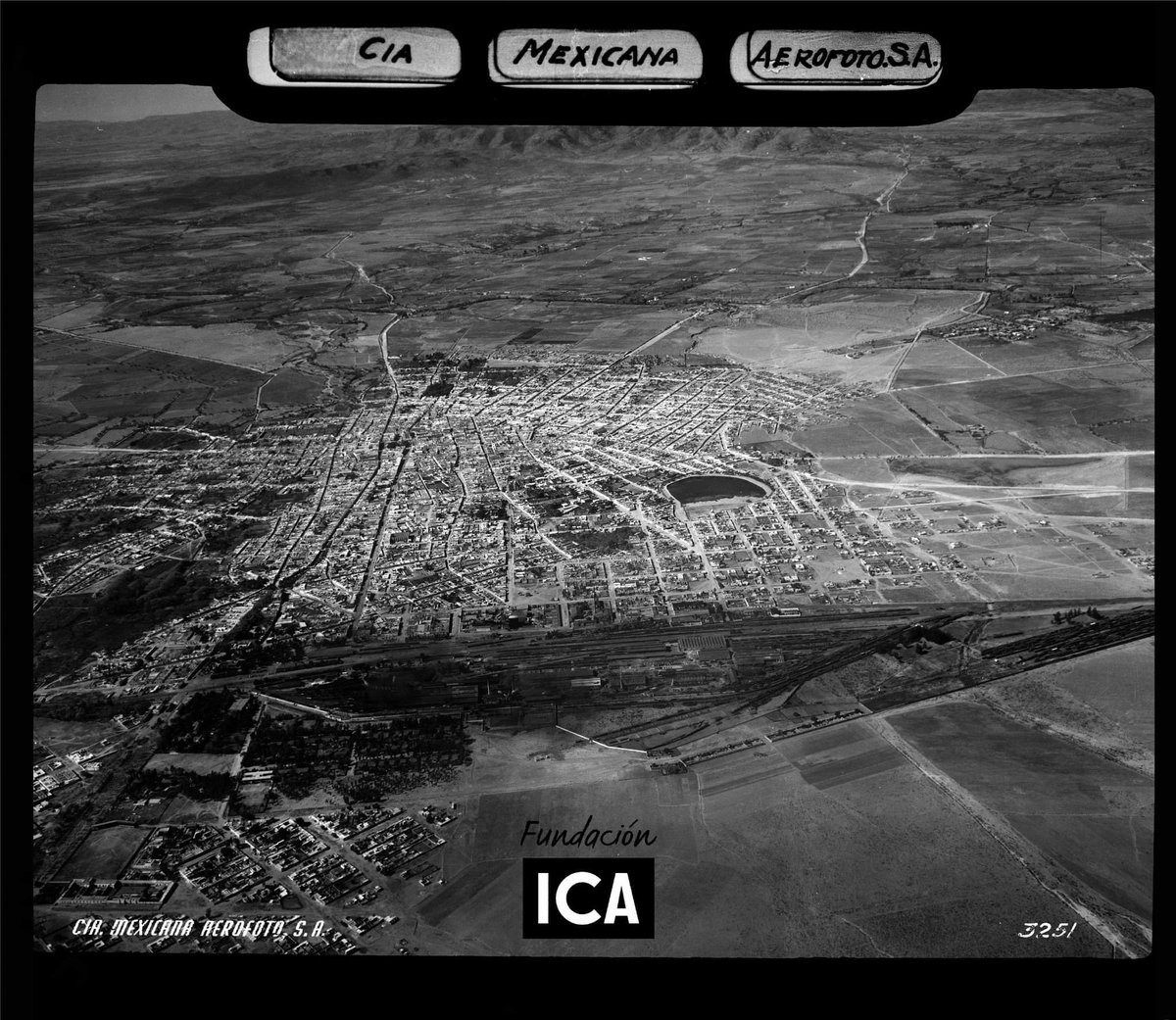 ICAMexico's tweet image. ¿Sabías que el Fondo Aerofotográfico de Fundación ICA reúne 181 fotografías oblicuas (1933-1944), 26 mapas índice y 30 obras verticales (1938-1974) del estado de Aguascalientes? Consulta las colecciones digitalizadas en #CODIFICA #AcervoHistórico fundacion-ica.org.mx/colecciones_di…