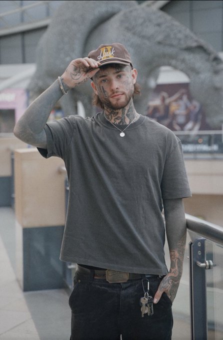 going live on onlyfans for FREE https://t.co/4TWatOLPNG https://t.co/M5GxhSFyZQ