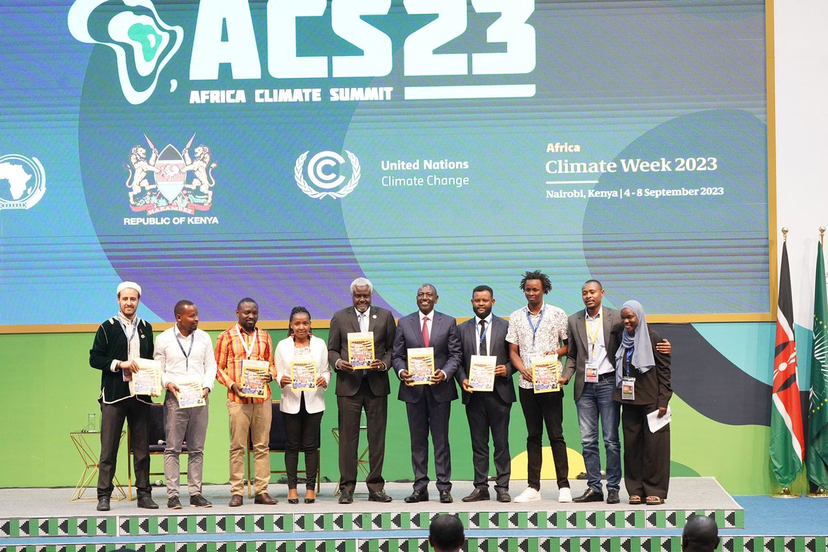 AYCAssembly2023's tweet photo. The moment that goes down in History 🥳. African Youth submitted the Youth Declaration to H.E the President of 🇰🇪 @WilliamsRuto and the president of @_AfricanUnion @AUC_MoussaFaki @lizwathuti @MuiaAlphonce @kdotbrian @YaredAberaInt @LumumbaKimanthi @AfClimateSummit @Eng_F_Ngeno https://t.co/FbegrPN0IC