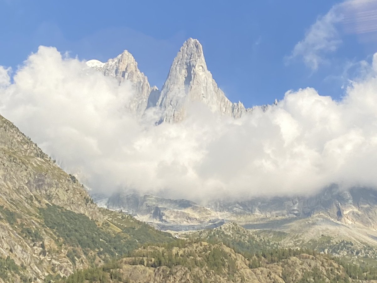 paul__morris's tweet image. View from the train. #chamonix #argentiere #drus #aigverte