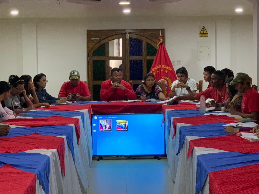 Apure | Exitosa reunión conjunta de equipos políticos del Psuv y JPsuv en Achaguas abordando temas claves goo.su/EJwo #PuebloMásMaduro