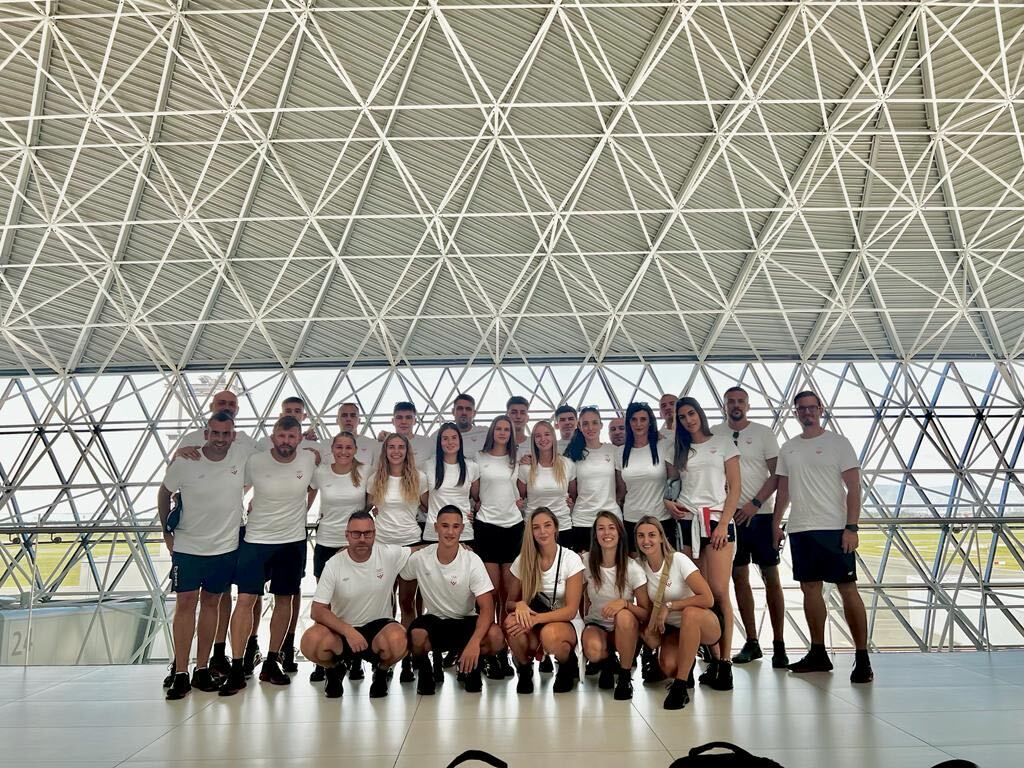 crobeach's tweet photo. On our way to 🇬🇷 and another competition 🤾‍♂️🤾‍♀️ Good luck Cro 🇭🇷

#beachhandball #crobeachhandball #rukometnapijesku https://t.co/uhuyjy97XA