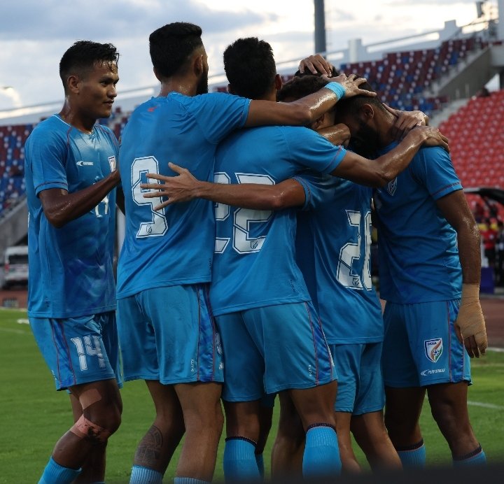 IFootcric68275's tweet photo. 70' Substitutions for India!

Rohit Kumar, Suresh Wangjam, Rahul KP, &amp; Brandon Fernandes ⬆️
Anirudh Thapa, Mahesh Naorem, Manvir Singh, Jeakson Singh ⬇️

IRQ  1-2 IND
 #IndianFootball #IRAQIND
#49thKingsCup2023 #bluetigher
#IndianSuperLeauge  
#ISL #JioCinema #KingsCup
#Football https://t.co/4thk94aEmn