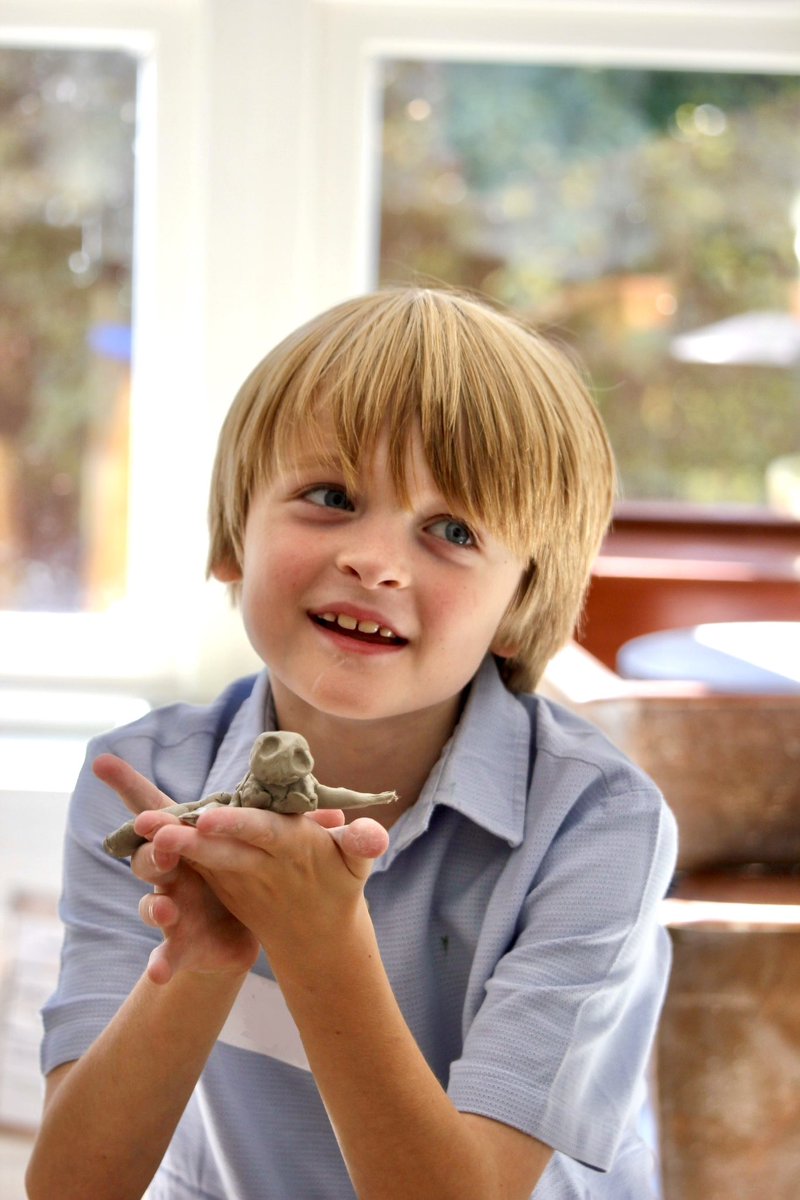 _Ludgrove's tweet image. The new VIs (Year 4) got stuck into Ludgrove life straight away with a combined Pottery and Art activity to make a clay frog and paint it. Lovely to see some friendships already forming… 🥰 #startofterm #newschool #firstdayofschool #year4  #art #pottery #schoollife #prepschool