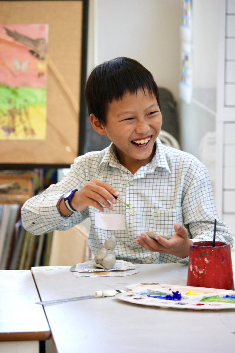 _Ludgrove's tweet image. The new VIs (Year 4) got stuck into Ludgrove life straight away with a combined Pottery and Art activity to make a clay frog and paint it. Lovely to see some friendships already forming… 🥰 #startofterm #newschool #firstdayofschool #year4  #art #pottery #schoollife #prepschool