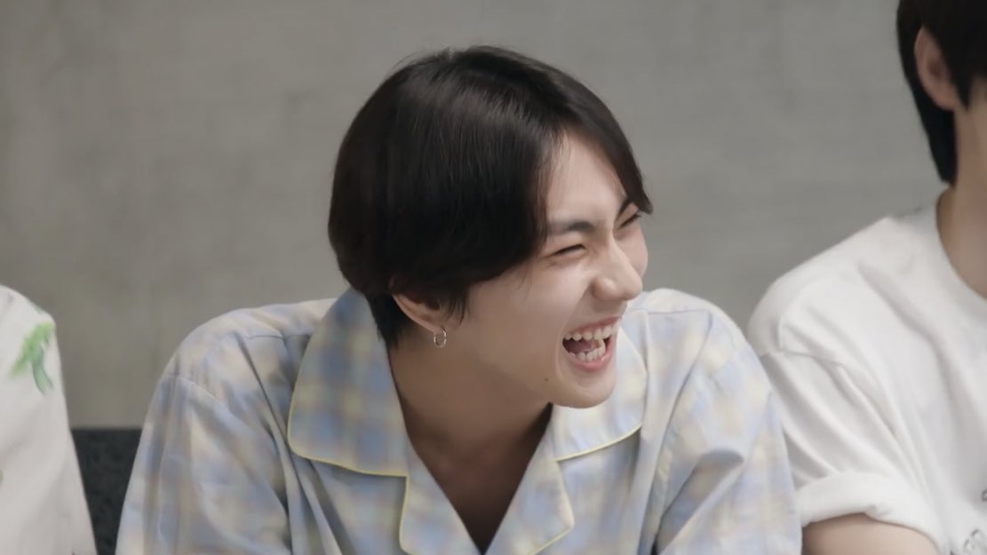 PIC0209's tweet photo. happy jungwon, happy me >< https://t.co/Ntro0OYaKV